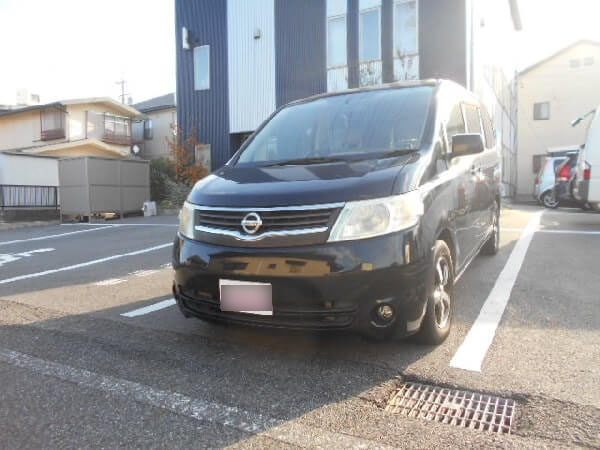 日産セレナ 黒色